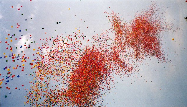 Eröffnung der Expo 2000: 65.000 Ballon mit Helium gefüllt steigen in den Himmel