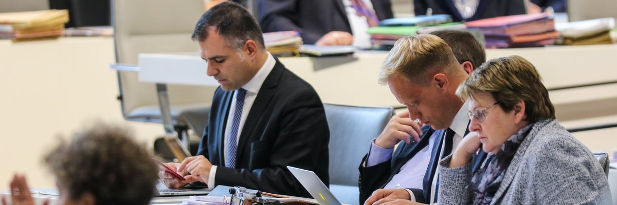 Bild: © Focke Strangmann Abgeordnete im Plenum
