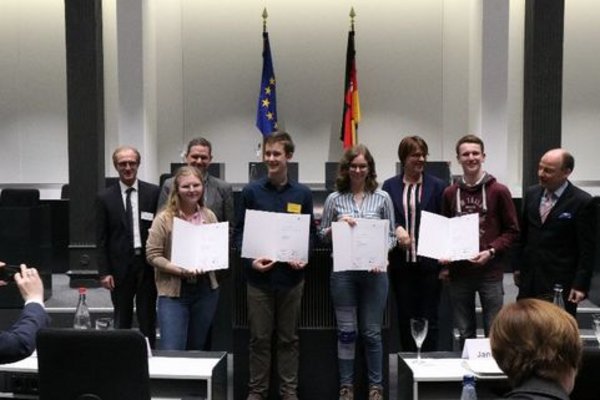 Jugend debattiert am 19. März 2019 im Niedersächsischen Landtag; hier: Gruppenfoto Altersklasse II