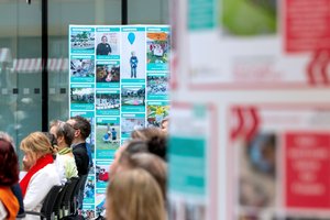 Bild: © Niedersächsischer Landtag Ausstellung vom Bündnis für gute Nachbarschaft in Niedersachsen