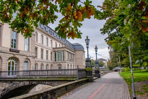 Bild: © Niedersächsischer Landtag Das Leineschloss im Herbst