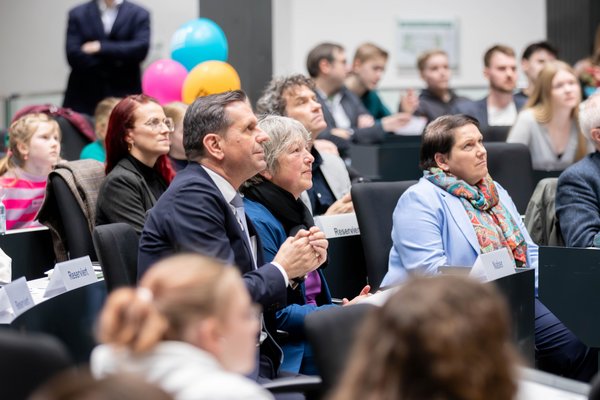 Olaf Lies und Hanna Naber im Publikum