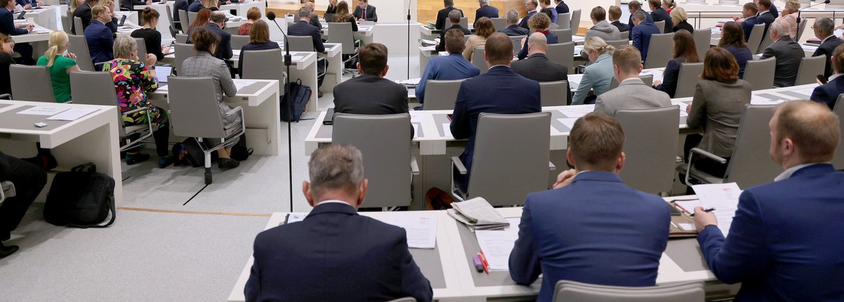 Abgeordnete im Plenarsaal
