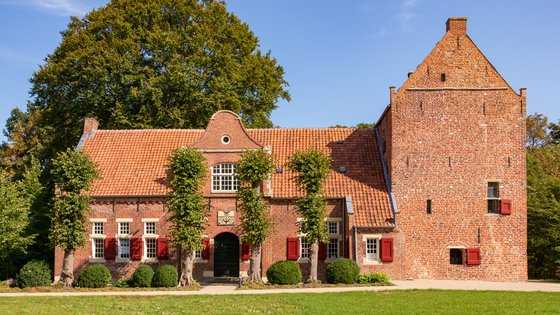 Steinhaus Bunderhee, , turmartiger Backsteinbau aus dem 14. Jahrhundert 