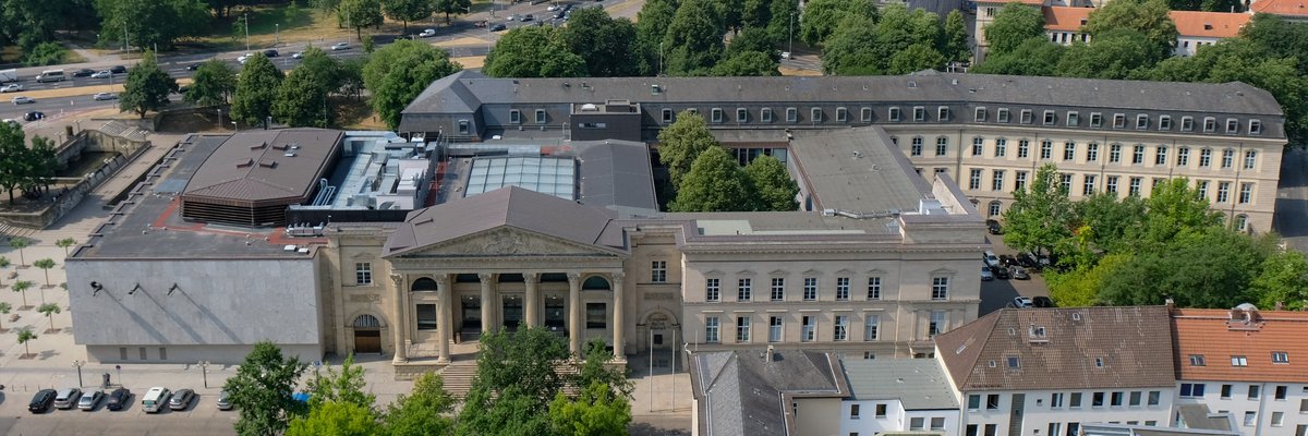 Das Landtagsgebäude aus der Vogelperspektive im Frühjahr 2018