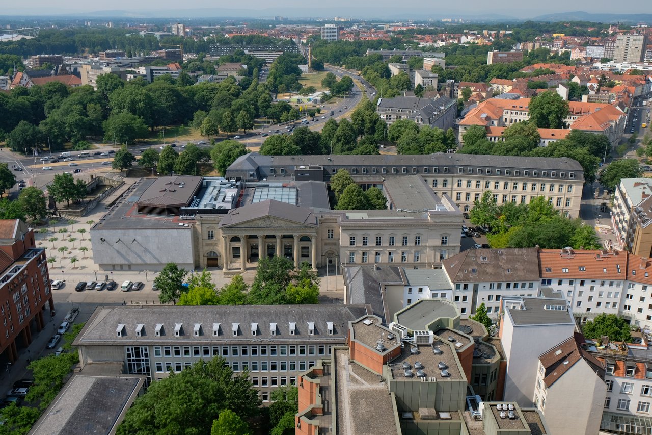 Das Landtagsgebäude aus der Vogelperspektive im Frühjahr 2018