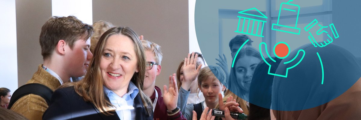 Bild: © Rosengart/Nds. Landtag Die Landtagspräsidentin im Gespräch mit Kindern und Jugendlichen während des Workshops Digitale Beteiligung