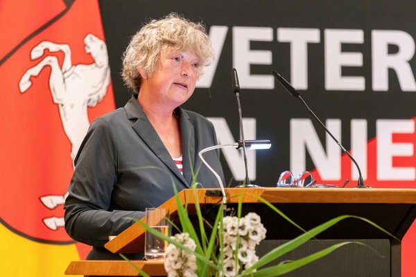 Landtagspräsidentin Naber bei ihrer Ansprache zum Veteranentag 20206