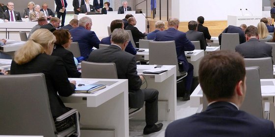 Abgeordnete im Plenarsaal