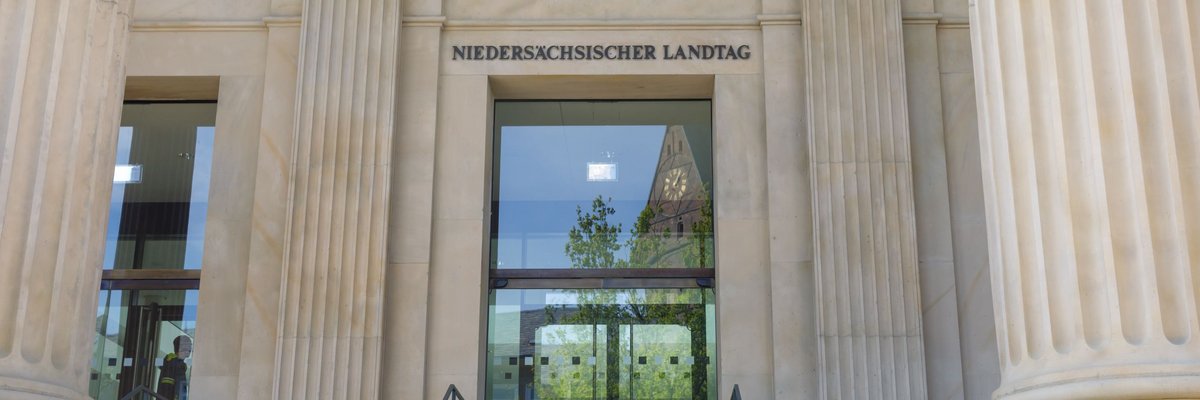 Eingang zum Niedersächsischen Landtag 