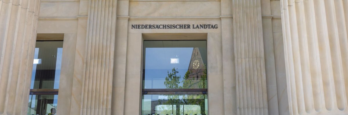 Eingang zum Niedersächsischen Landtag 