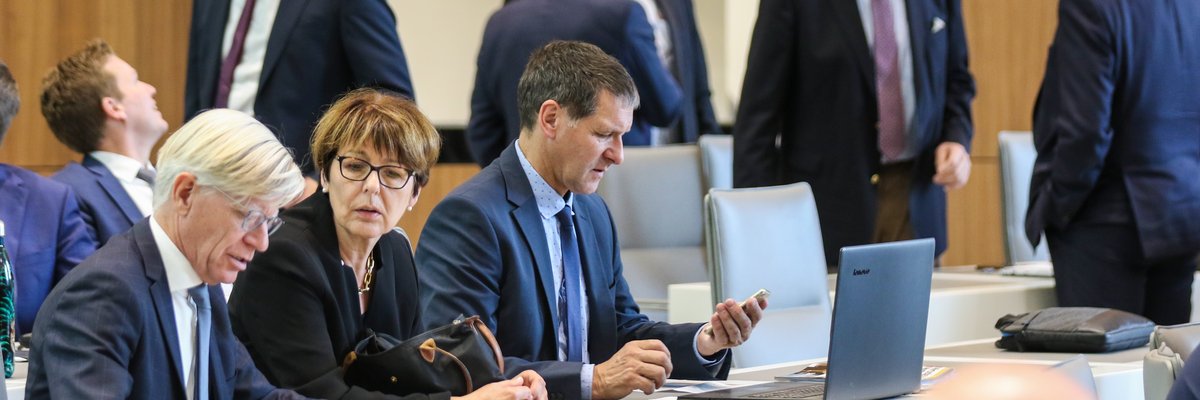 Bild: © Focke Strangmann Abgeordnete im Plenum