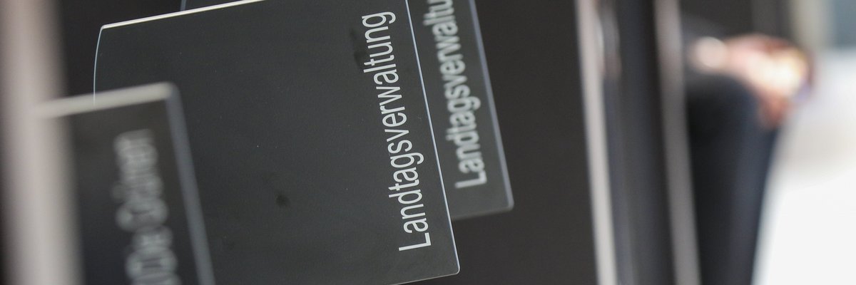 Stuhl mit dem Schriftzug Landtagsverwaltung