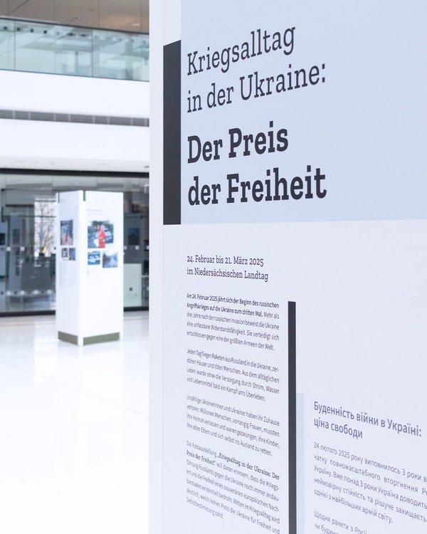 Bild: © Niedersächsischer Landtag Ausstellungstafel in der Portikushalle