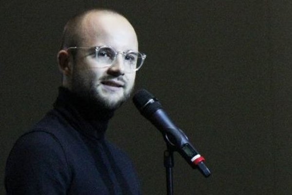 Poetry Slam im Rahmen der Reihe "Offenes Plenum" am 29. April 2019 im Forum des Landtages; hier: Slammer Finn Holitzka 