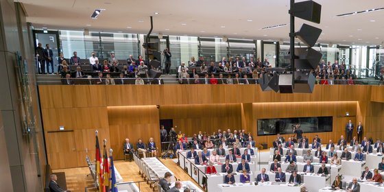 Voll besetzter Plenarsal