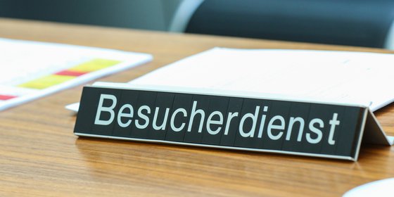 Schild: Besucherdienst