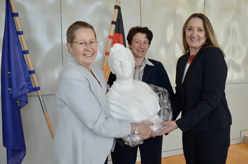 v.l.n.r: Prof. Dr. Ulrike Beisiegel, Dr. Maria Luisa Allemeyer, Landtagspräsidentin Dr. Gabriele Andretta