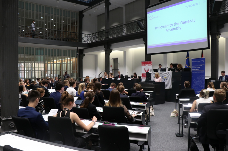 Willkommen im Interims-Plenarsaal