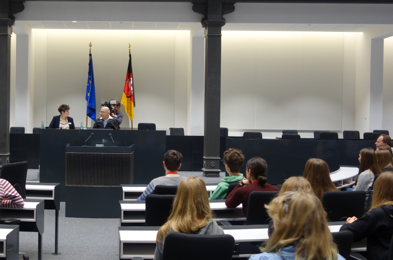 Prof. Shaul Ladany stellte sich eine Stunde lang den Fragen von 140 Schülerinnen und Schülern