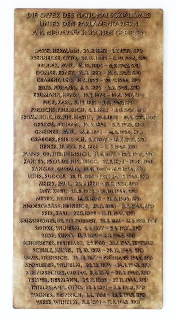 Gedenktafel „Die Opfer des Nationalsozialismus unter den Parlamentariern aus niedersächsischen Gebieten“
