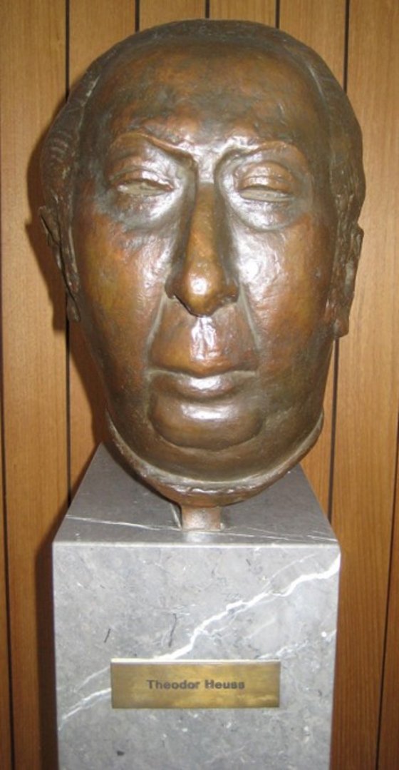 Büste Bundespräsident Prof. Theodor Heuss