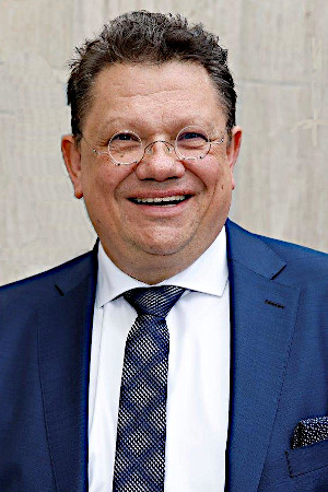 Dr. Andreas Philippi